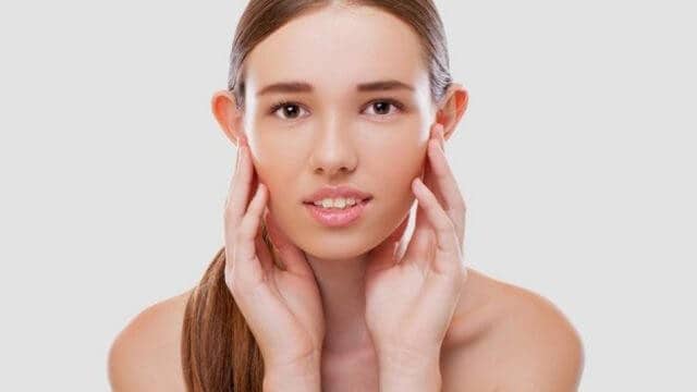 Mini lifting visage : rajeunir sans chirurgie lourde